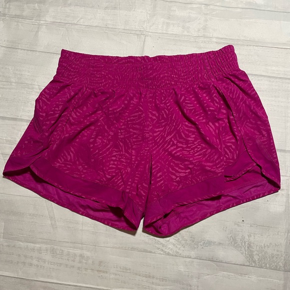 Athleta Pants - Athleta Mesh Racer Run Mid Rise 4" Shorts. Purple. Size S.